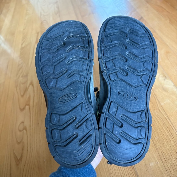 Keen Hikeport 2 Hiking Boots Black Primrose Low WP Gray Yellow Boys Youth Kids 5 - Picture 10 of 10